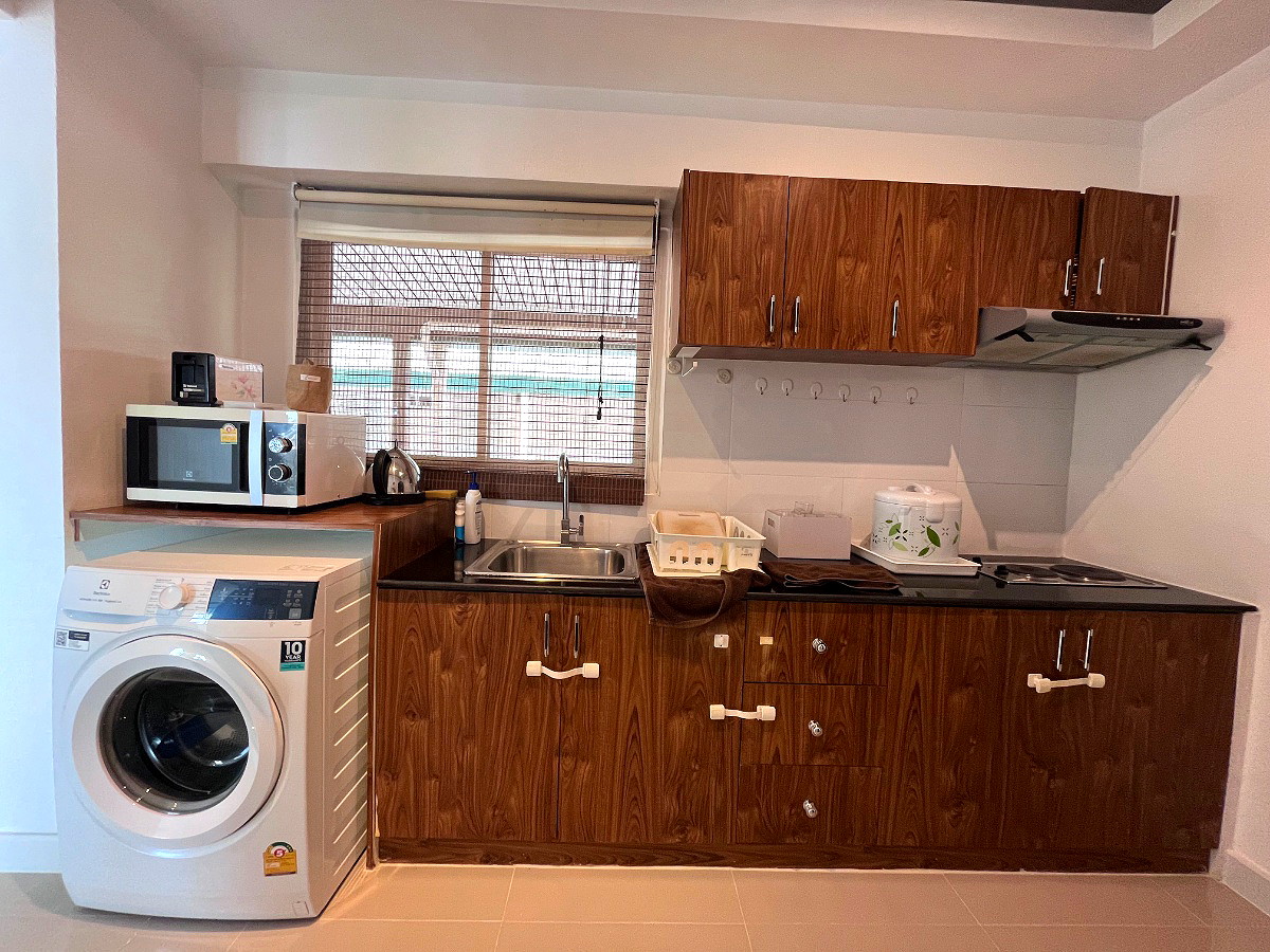 Pictures of 3 Bed family top floor condominium at Baan Thanarak 4/16