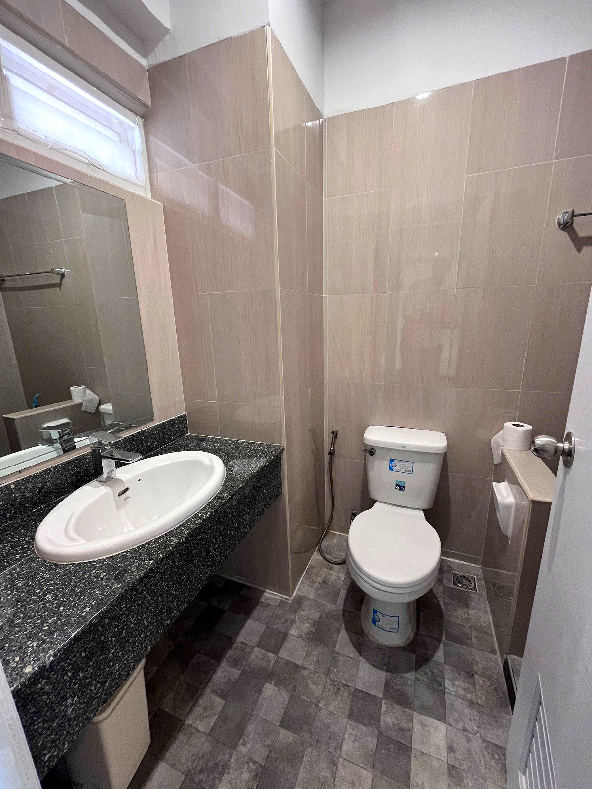 Pictures of 3 Bed family top floor condominium at Baan Thanarak 8/16