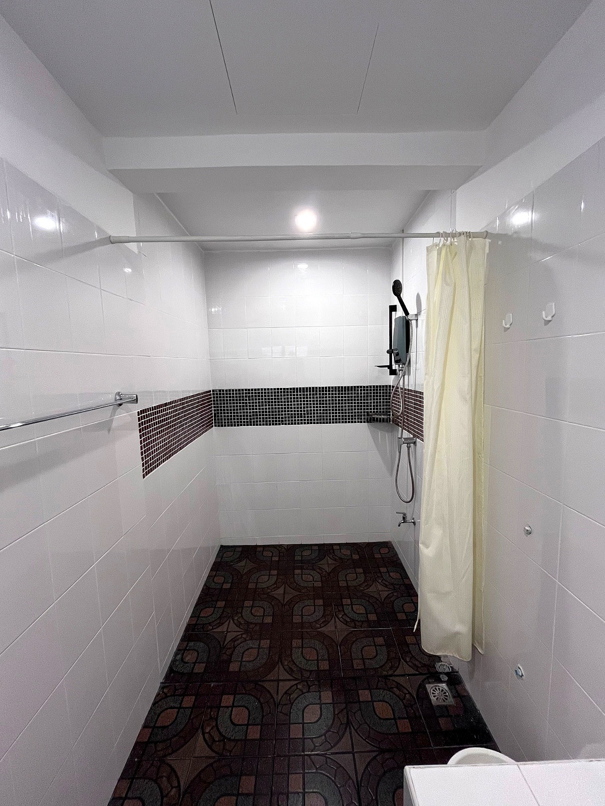 Pictures of 3 Bed family top floor condominium at Baan Thanarak 15/16