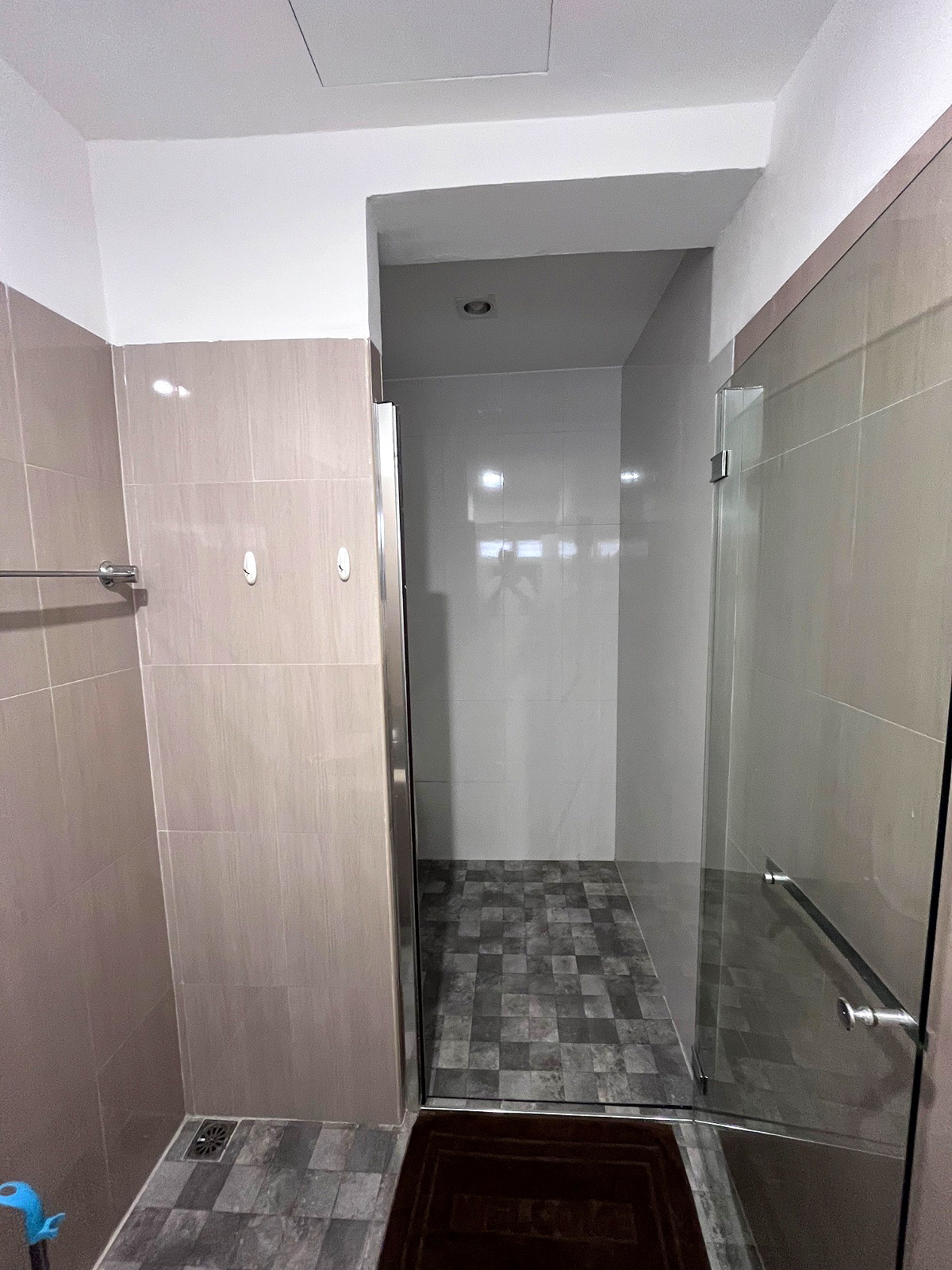 Pictures of 3 Bed family top floor condominium at Baan Thanarak 9/16