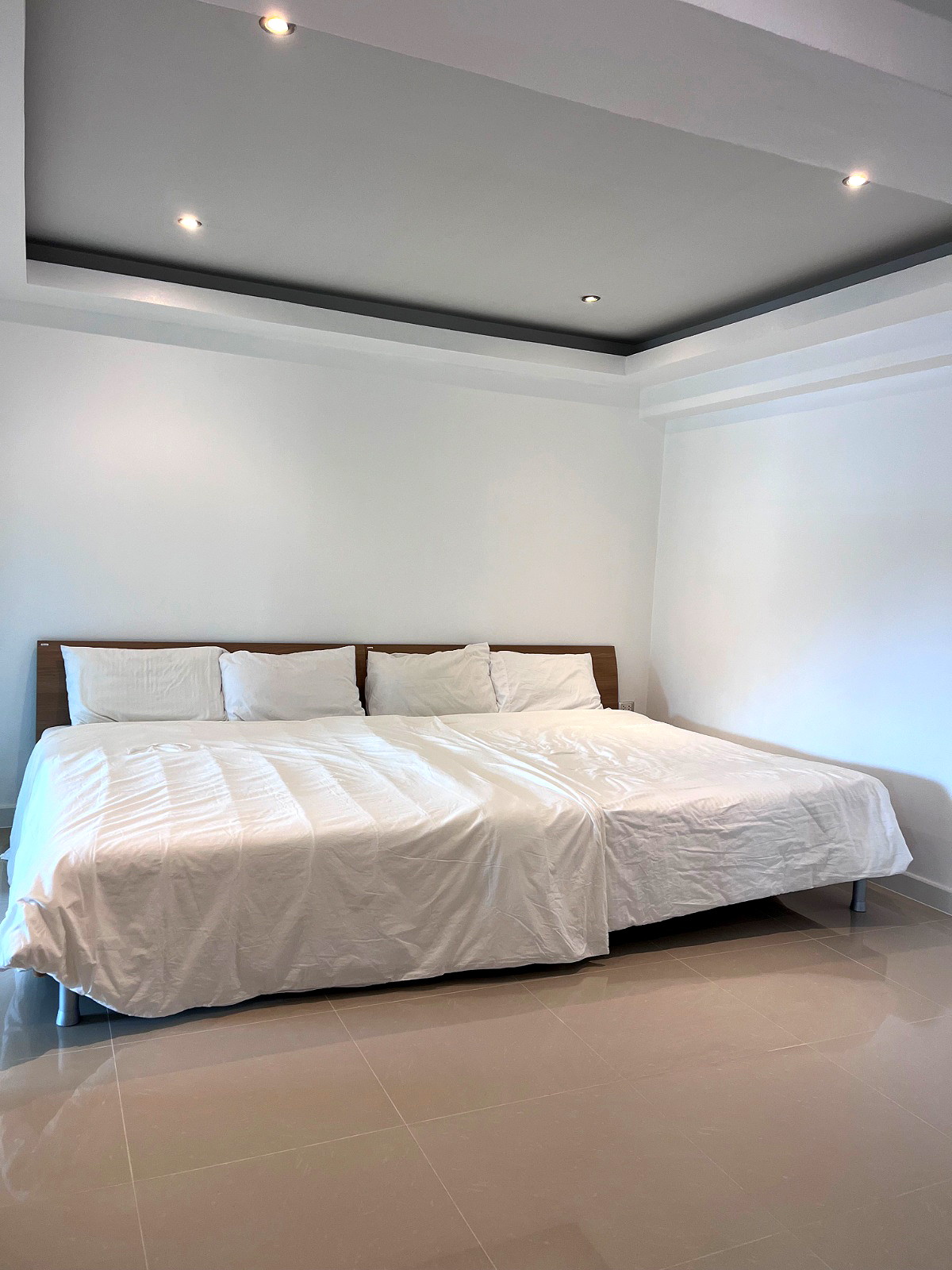 Pictures of 3 Bed family top floor condominium at Baan Thanarak 6/16
