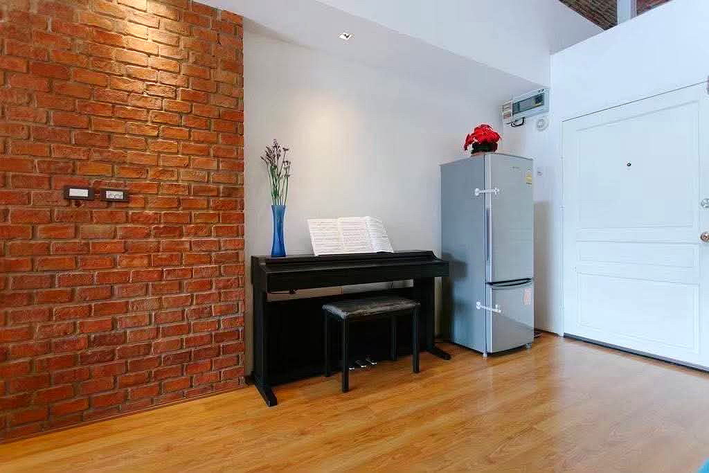 Pictures of Young Place Soi Prssarnmitr(Sukhumvit 23) 3/16