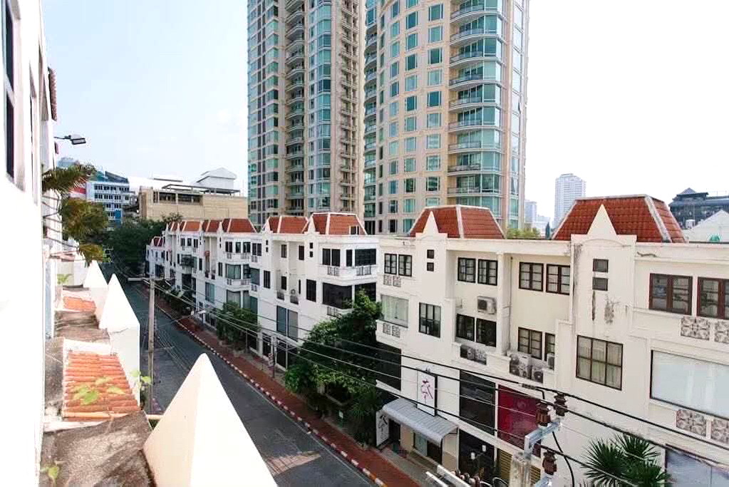 Pictures of Young Place Soi Prssarnmitr(Sukhumvit 23) 16/16