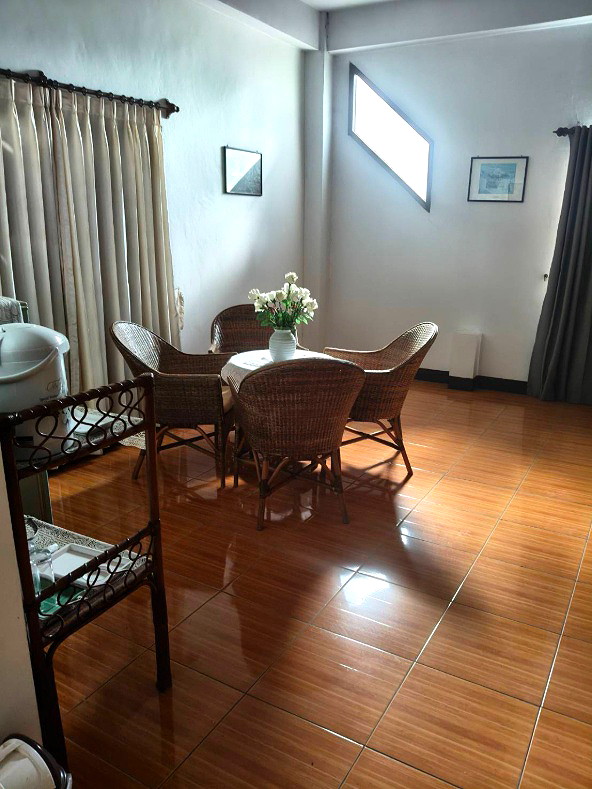 Pictures of Large room with king size bed and a futon 4/7