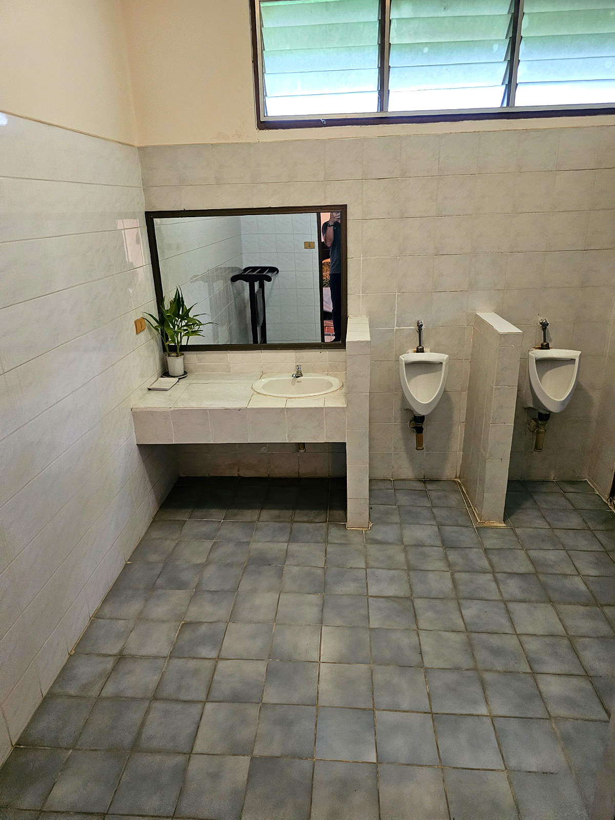 Pictures of Queen bed room for 2 people 2/4