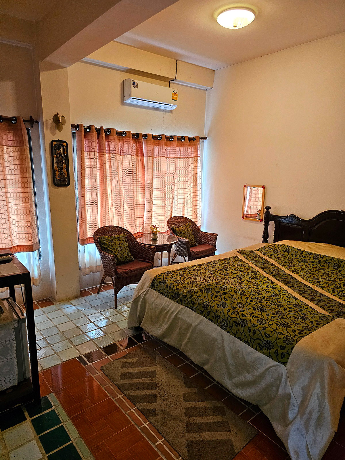 Pictures of Queen bed room for 2 people 1/4