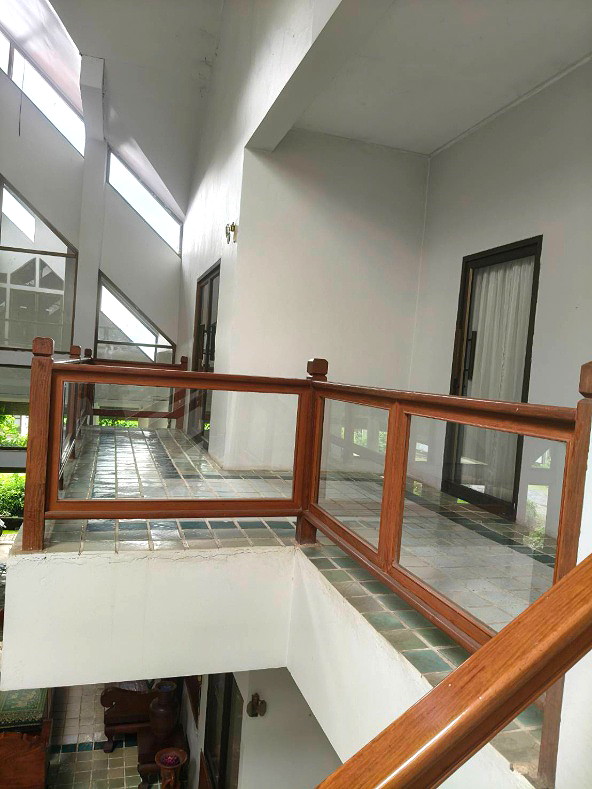 Pictures of Large room with king size bed and a futon 5/7