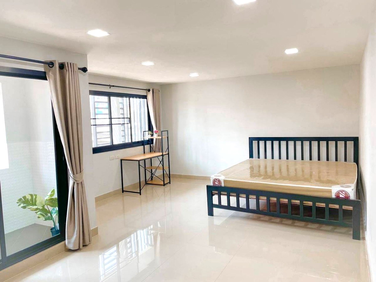 Pictures of Redline Residence 5/8