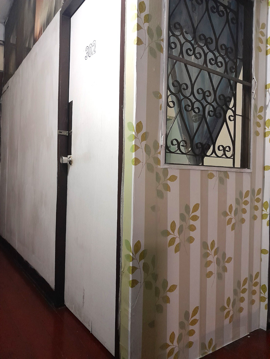 Pictures of 14womanroom 6/14