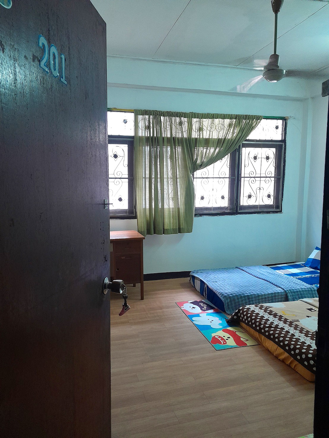 Pictures of 14womanroom 7/14