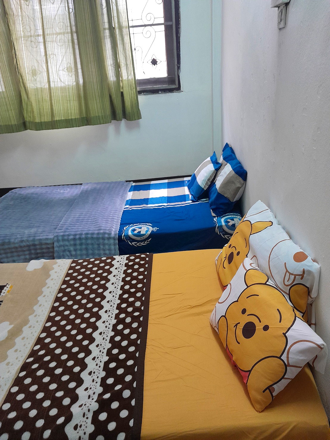 Pictures of 14womanroom 8/14