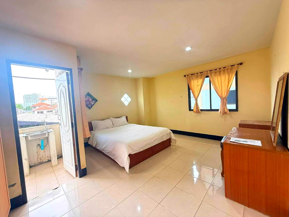 Pictures of Interplace Pattaya 2/16
