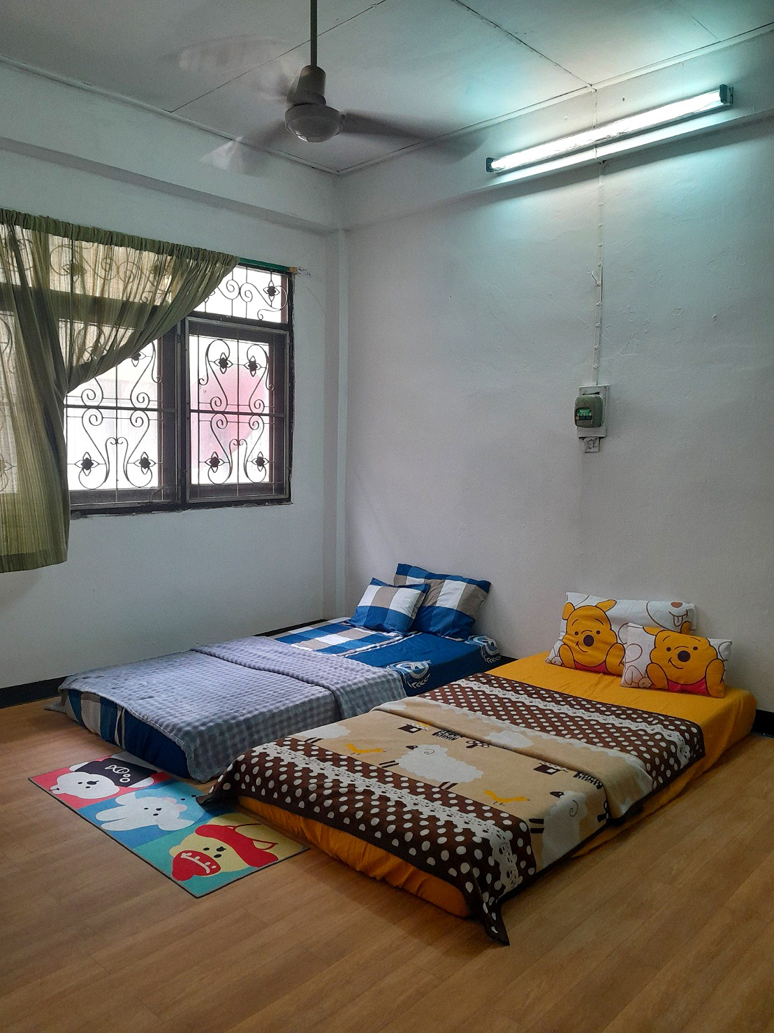 Pictures of 14womanroom 14/14