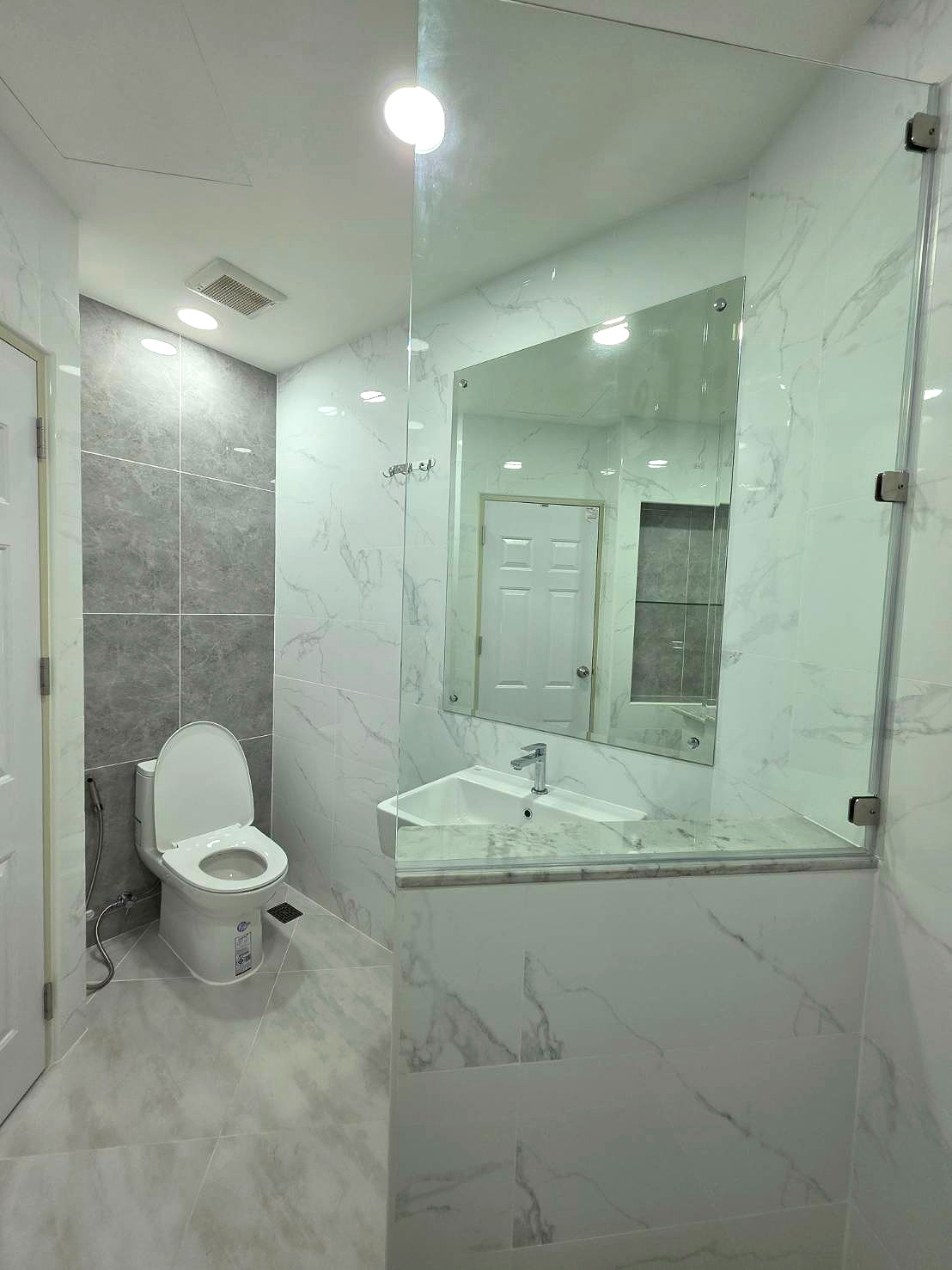 Pictures of Grand Diamond Condominium 6/8