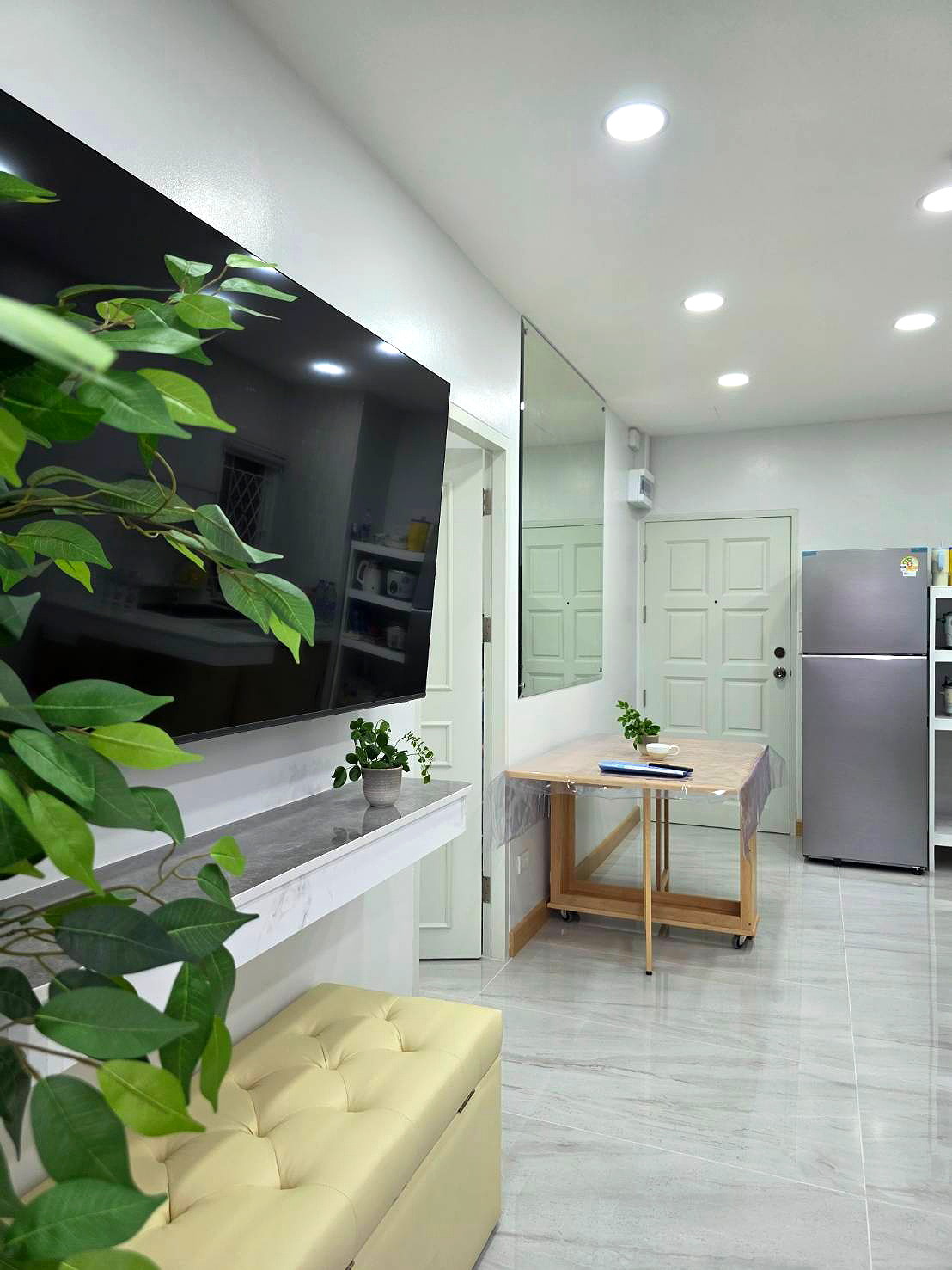 Pictures of Grand Diamond Condominium 2/8