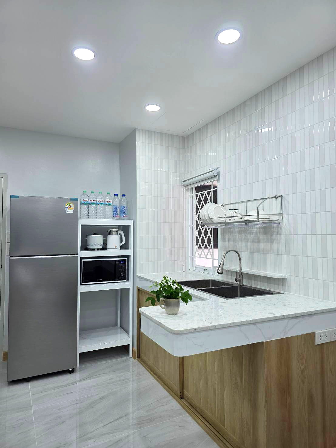 Pictures of Grand Diamond Condominium 4/8