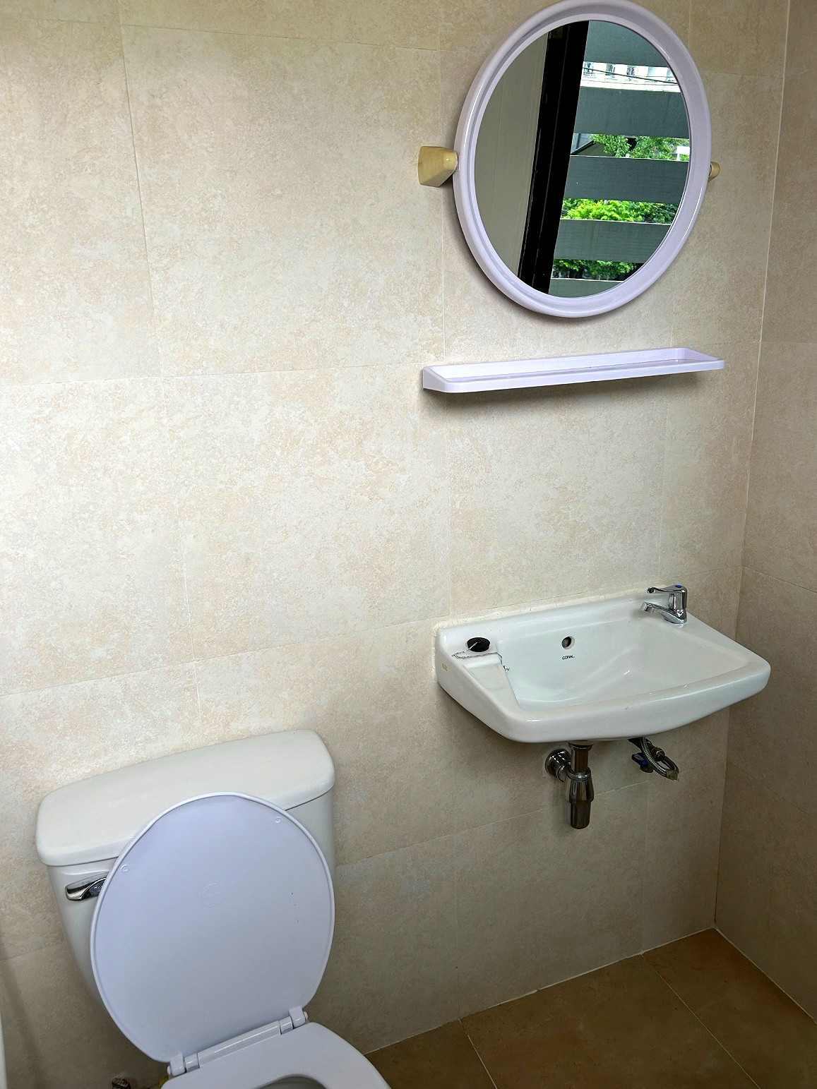 Pictures of Soi Pridiphanomyong 31 Room for Rent (Ekamai 12) 3/7
