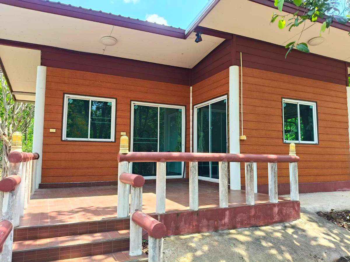 Pictures of Paula Home 1/6