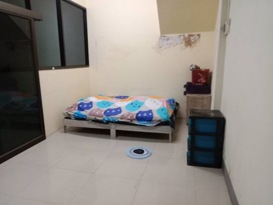 2 stories house, 3 bedrooms (2 air-conditioned room), 2 washroom, 1 parking lot - Apartment for Rent