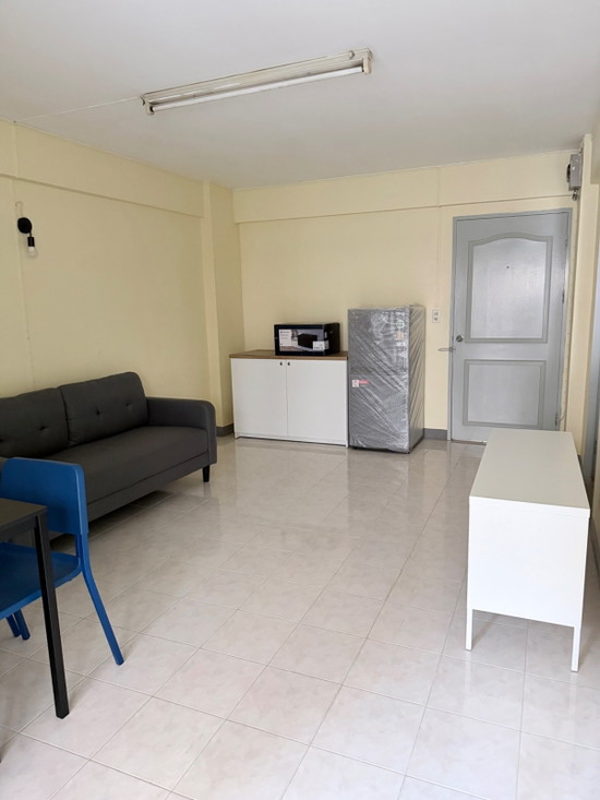 STAY SUIT: Spacious 5060 sq.m. units, located 600 meters from Sutthisan MRT. - Apartment for Rent
