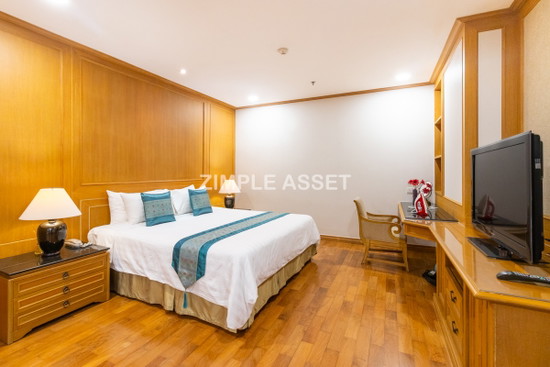 Luxury Apartment in Sukhumvit 31. Enjoy a peaceful living environment with hotel-style services.  - Apartment for Rent